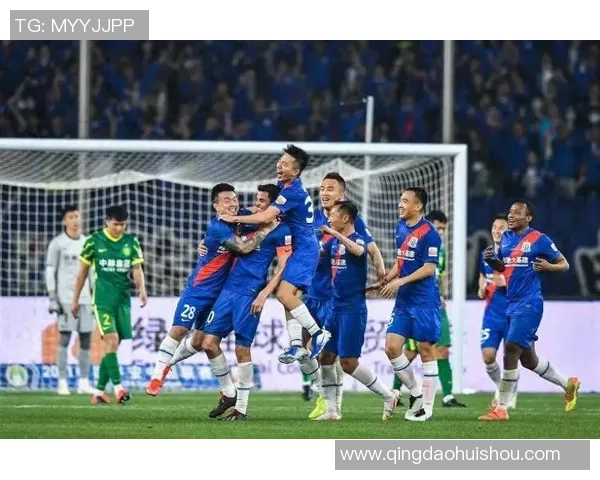 恒大与绿地申花激战正酣比分悬念不断引发球迷热议